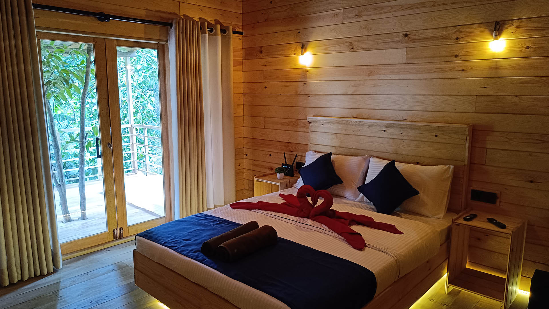 Relaxing balcony at Wood Chalets Ella
